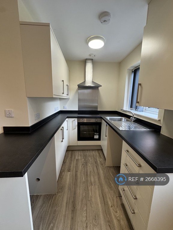 1 bedroom flat in Burgess Road, Leicester, LE2 (1 bed) (#2668395)