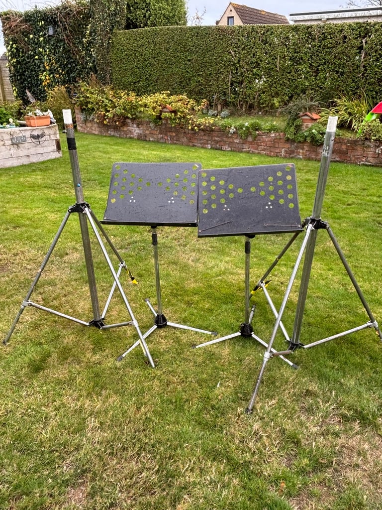 PA Speaker stands + 2 music stands