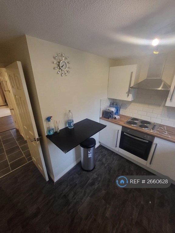3 bedroom flat in Eastfield Road, Glasgow, G21 (3 bed) (#2660628)