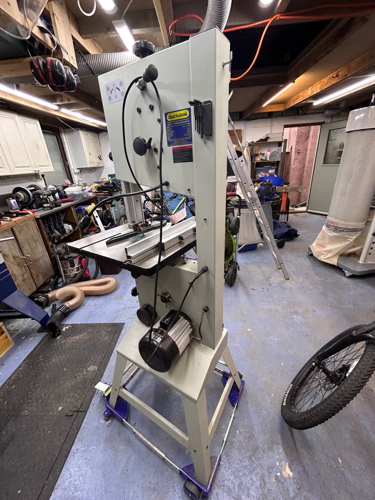 Charnwood B350 Woodworking Bandsaw with Wheeled Stand, And 4 Blades