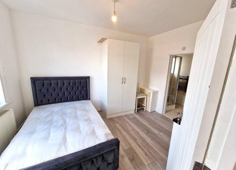 (Not a studio)En-suite double rooms available for single occupancy Postcode UB4 8HP