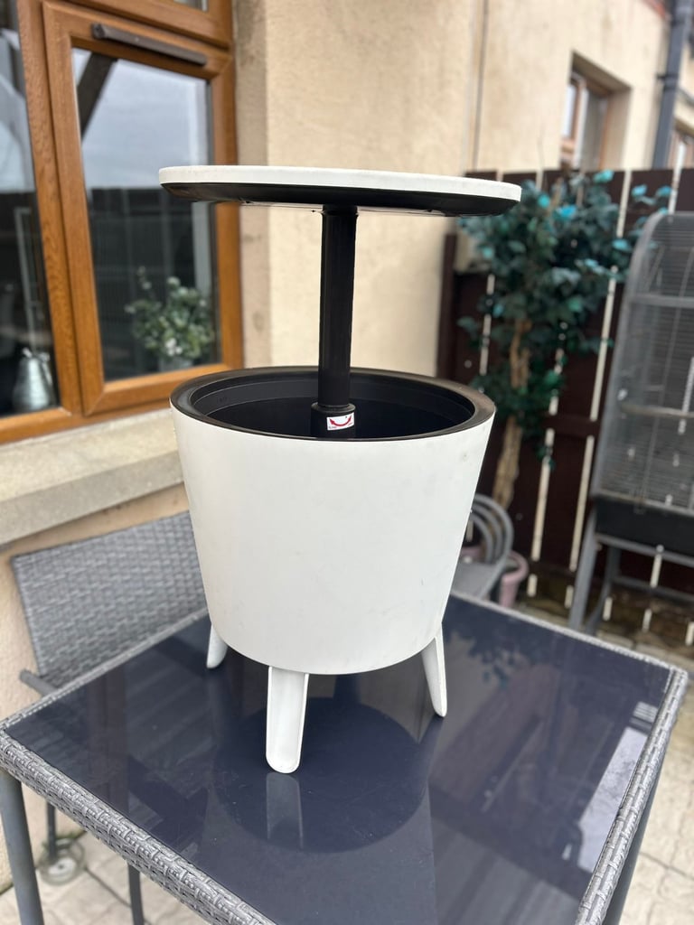 Cooler bar/table