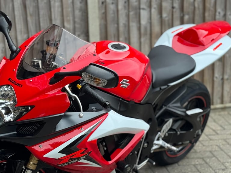 SUZUKI GSXR 600 K7 2007 (07) SUPER SPORT + 14,000 MILES + AKRAPOVIC 