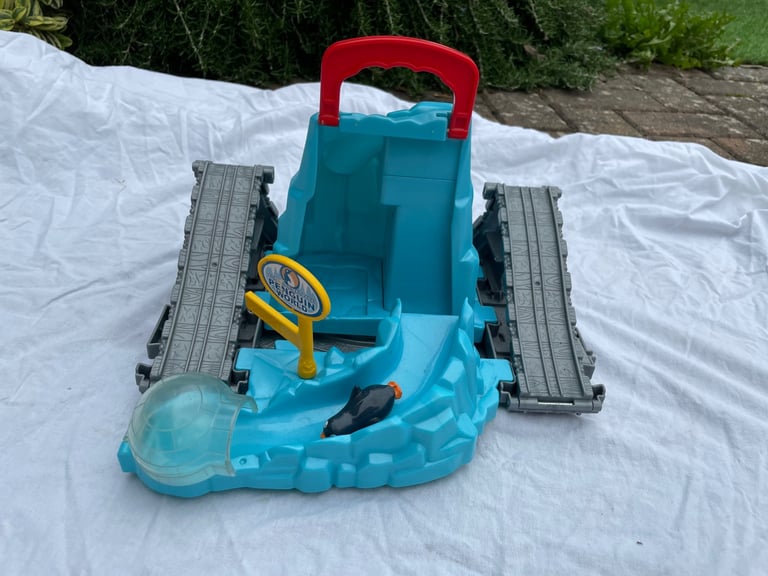 Thomas the tank engine train sets