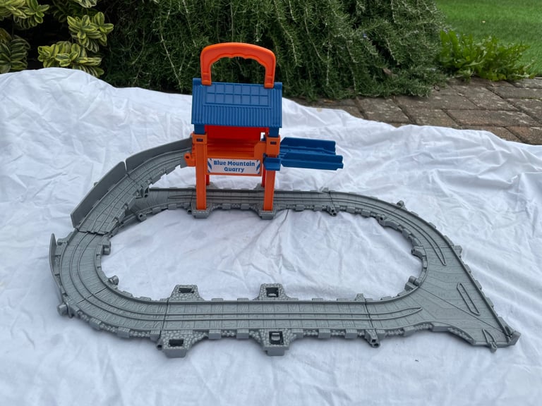 Thomas the tank engine train sets