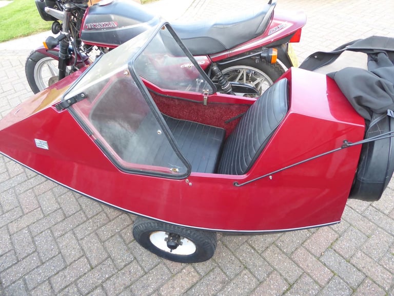 HONDA CB 450 SIDECAR OUT FIT SQUIRE SIDECAR HAD IT STARTS NEEDS A GOOD SERVICE