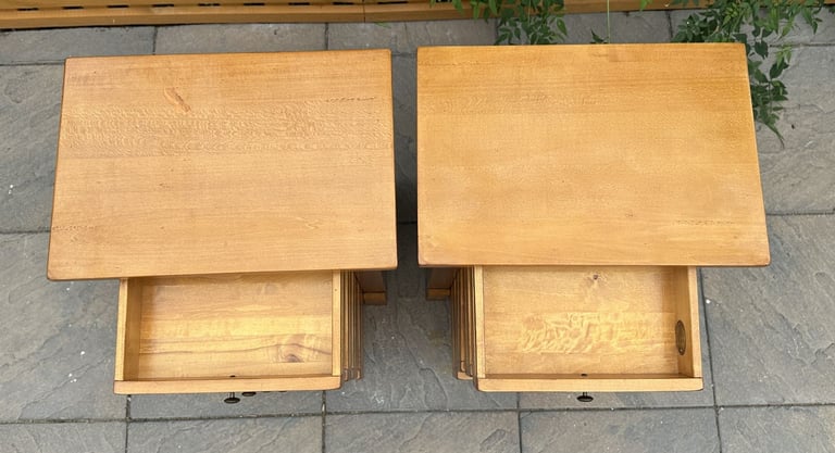 Pair of Luxury And So To Bed Manoir 4 Draw Bedside Chests – Great Condition – RRP £2,570