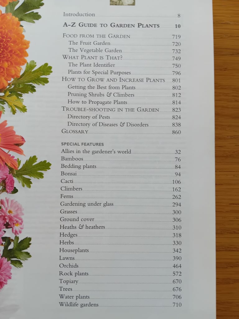 Readers Digest New encyclopedia of garden plants and flowers 