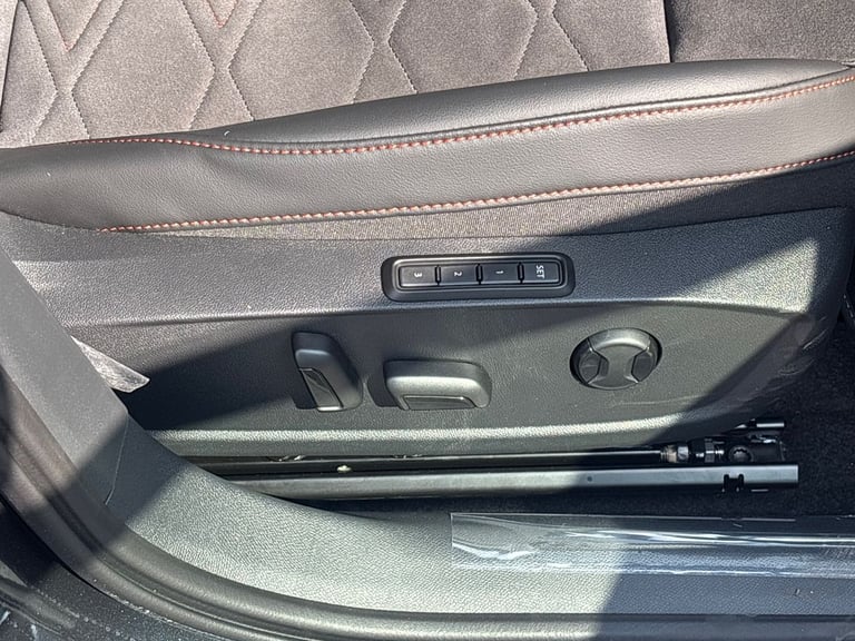  SEAT Leon e Hybrid 1.4 Ehybrid 13kwh Fr Sport Hatchback 5dr Petrol Plug In