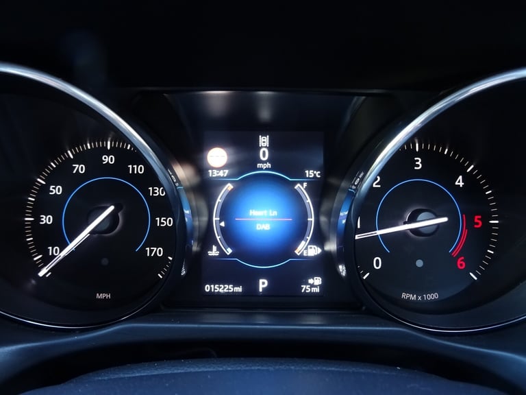 2015 Jaguar XF 2.0d [180] R-Sport 4dr Automatic **LOW MILEAGE*ONLY 15500 MILES FROM NEW** SALOON ...