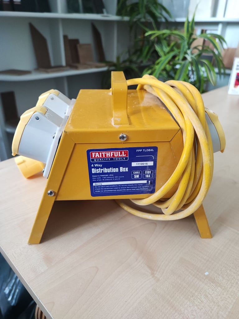 4 Way Splitter 110V lead