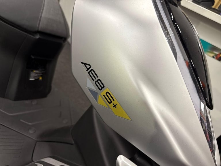 2025 Zeeho Ae8 STANDARD COLOUR silver Automatic