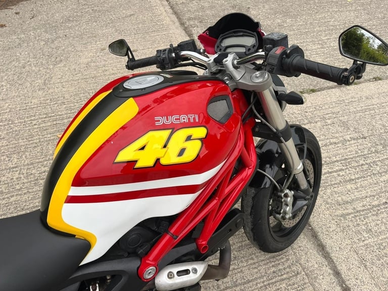 image for 2008 08 DUCATI MONSTER 696 PLUS M696  RED NAKED M 696 RETRO CAFE STYLE