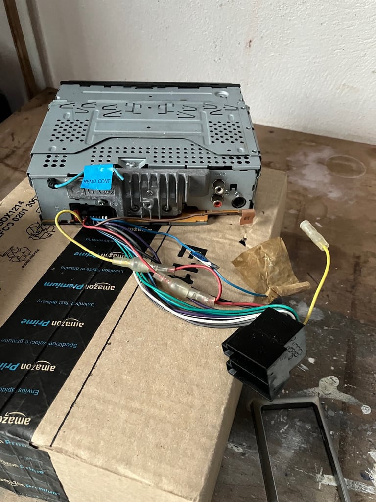 Kenwood KDC 309 in-car stereo 
