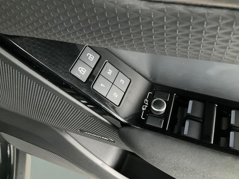 2022 Land Rover Range Rover Velar 2.0 D200 R-Dynamic SE 5dr Auto ESTATE DIESEL Automatic
