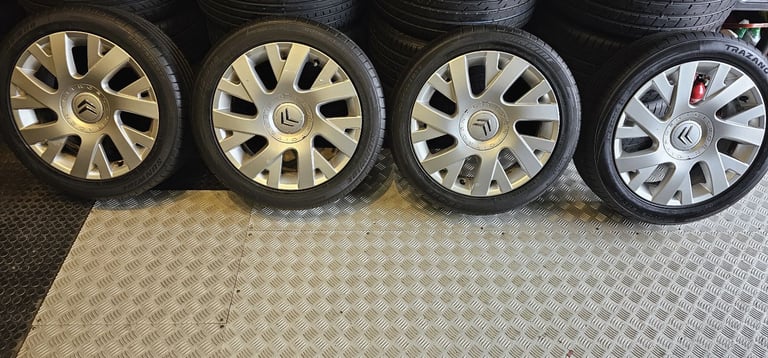 Citroen Genuine 17 alloy wheels + 4 x tyres 205 50 17