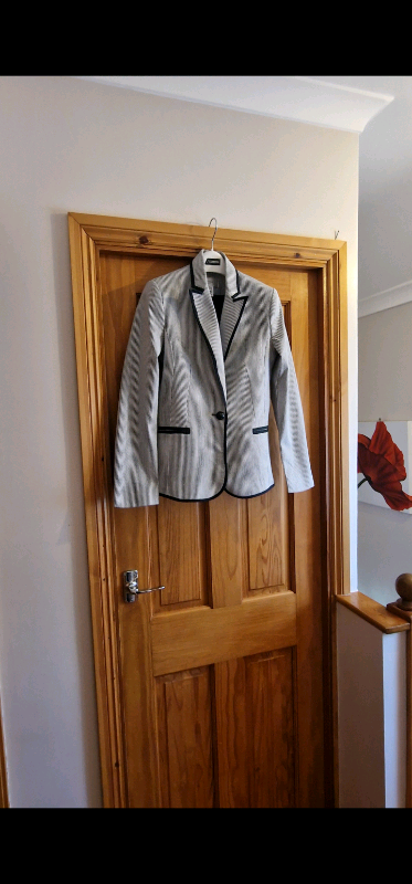 image for Ladies mango suite jacket size 6
