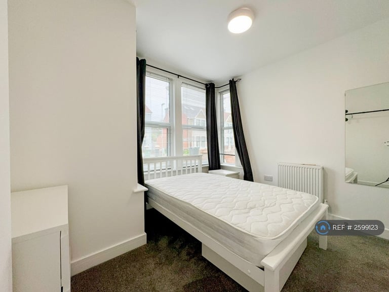 1 bedroom in Percy Road, Southsea, PO4 (#2599123)