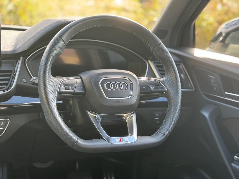 AUDI Q5 2.0 TDI 40 Black Edition 2024