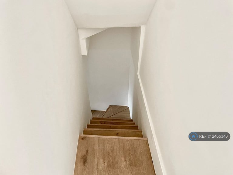 4 bedroom house in Edward Street, Dunstable, LU6 (4 bed) (#2466348)