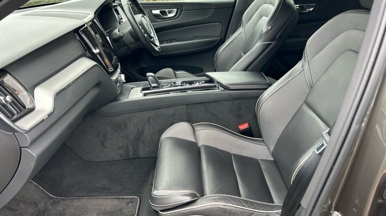 2021 Volvo XC60 R-Design, B5 AWD mild hybrid Estate Petrol Automatic