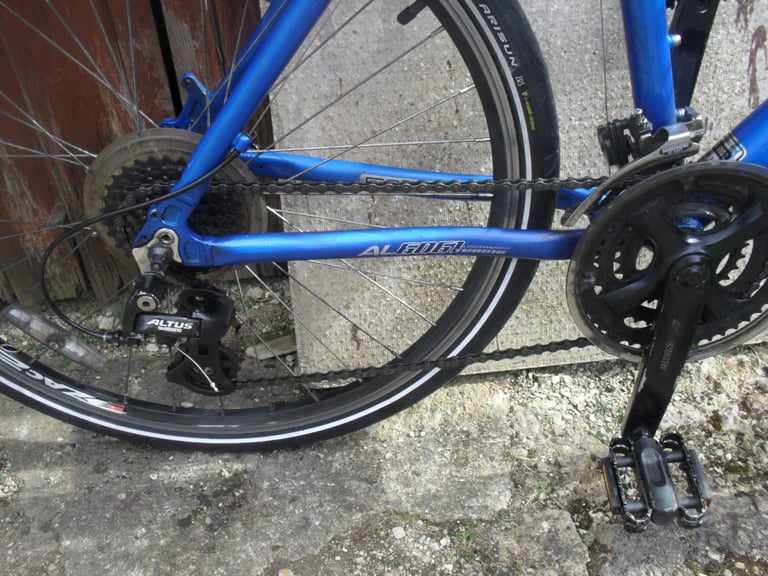 CLAUD BUTLER ADULT HYBRID BIKE.