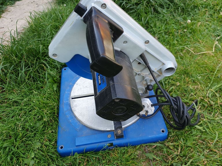 NUTOOL COMPACT 800W 205MM BLADE COMPOUND MITRE SAW IN GOOD WORKING ORDER + CAN BE SEEN WORKING 