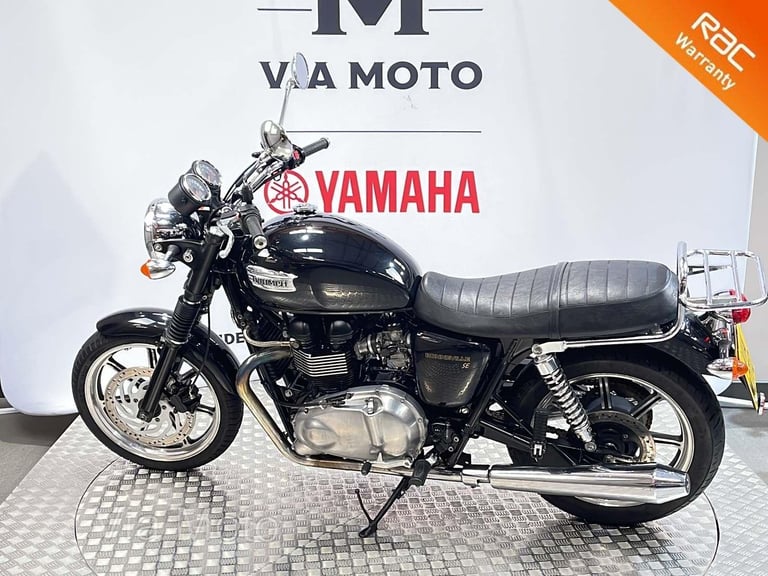 TRIUMPH BONNEVILLE 865 - 2011 - 1900 miles