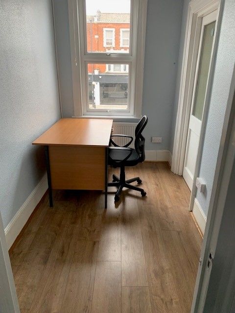 Serviced private office Green Lanes, Palmers Green  London N13, including unlimited Broadband WiFi