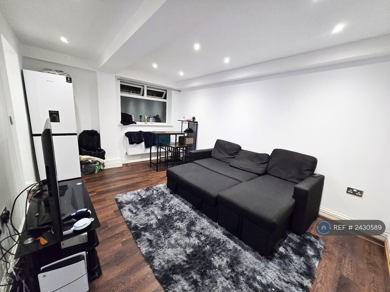 1 bedroom flat in Connaught Towers, Thornton Heath, CR7 (1 bed) (#2430589)