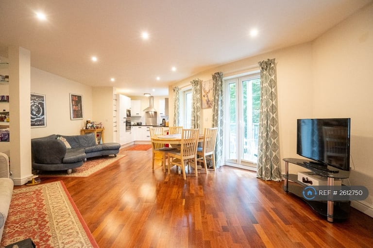 2 bedroom flat in Victoria Gardens, Oxford, OX2 (2 bed) (#2612750)
