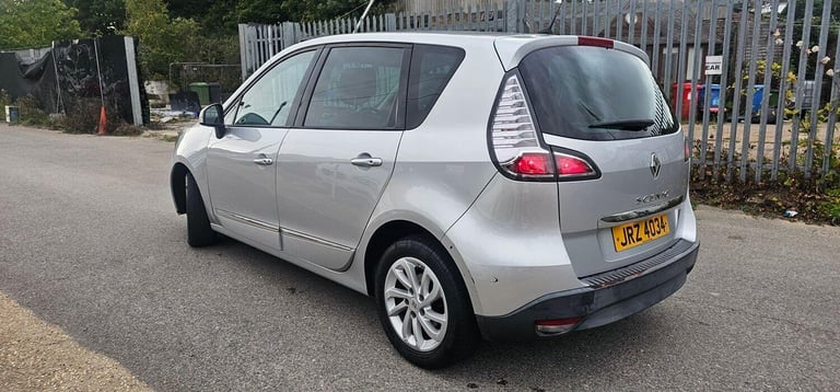 RENAULT SCENIC 1.6 Dynamique TomTom 1.6 110 2015