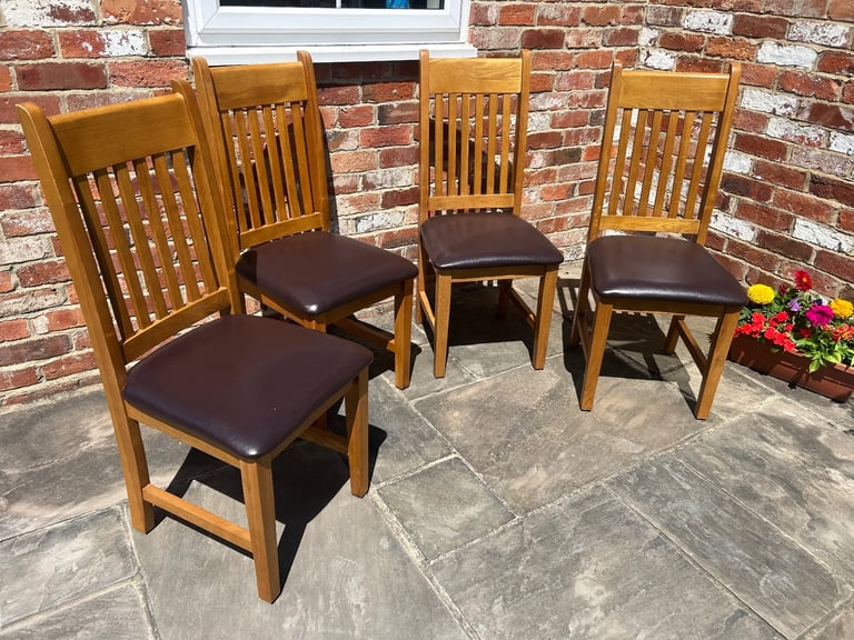 Set of 4 x Rustic Solid Oak Dining Chairs - Excellent Condition 