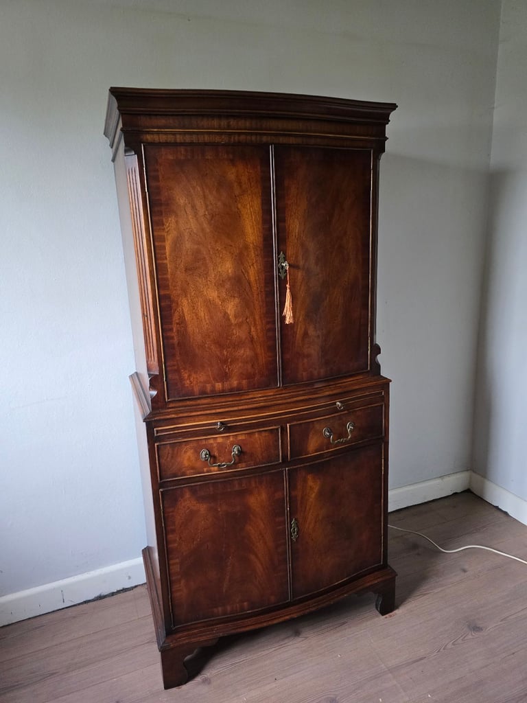 VINTAGE Burr Walnut Purpose Built Cocktail Drinks Cabinet -Possible Local Delivery