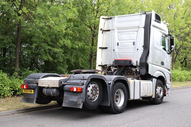 MERCEDES ACTROS 2548 STREAMSPACE 6X2 REARLIFT TRACTOR (2015)