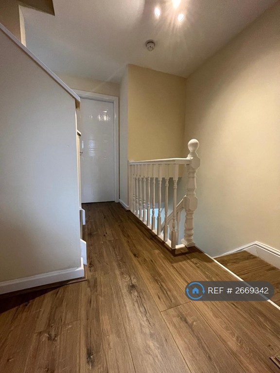 6 bedroom house in Stalbridge Avenue, Liverpool, L18 (6 bed) (#2669342)