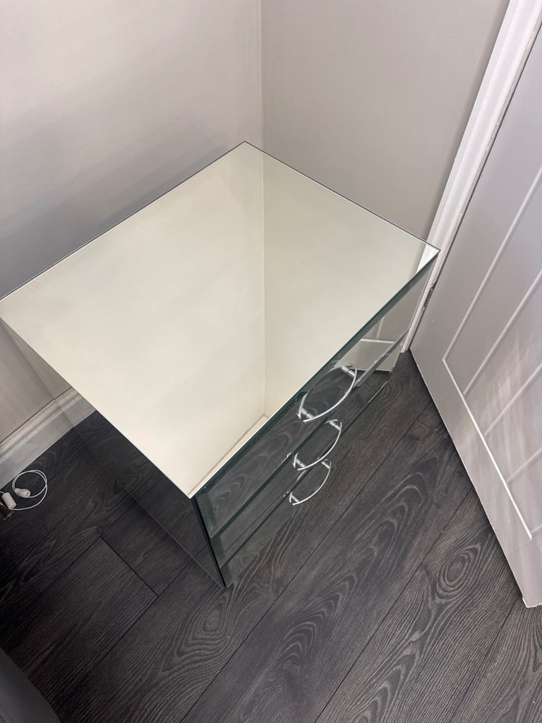 Mirrored 3-Drawer Bedside Table / Cabinet