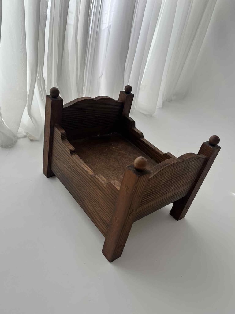 Wooden bed for newborn 