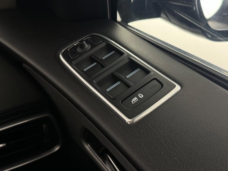 2019 Jaguar F-Pace 2.0 P250i Portfolio Auto AWD Euro 6 (s/s) 5dr ESTATE Petrol Automatic