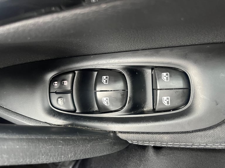 2017 Nissan Qashqai 1.2 DIG-T Acenta XTRON Euro 6 (s/s) 5dr HATCHBACK Petrol Automatic