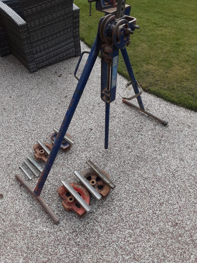 Plumbers pipe bending machine