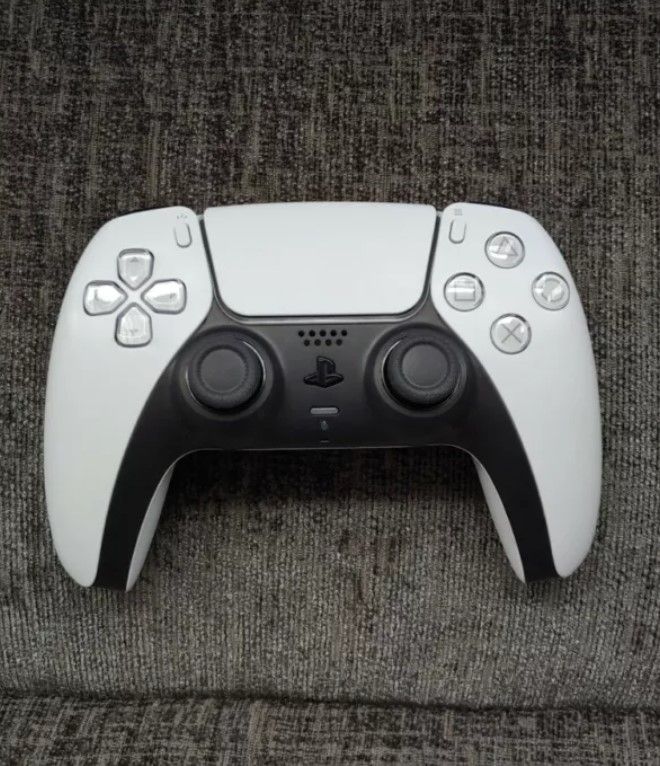 PS5 Sony Original White Dualsense Controller Pad in mint condition
