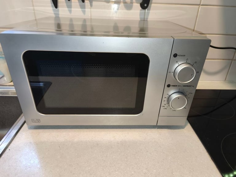 Microwave GEORGE 700 W * Like New