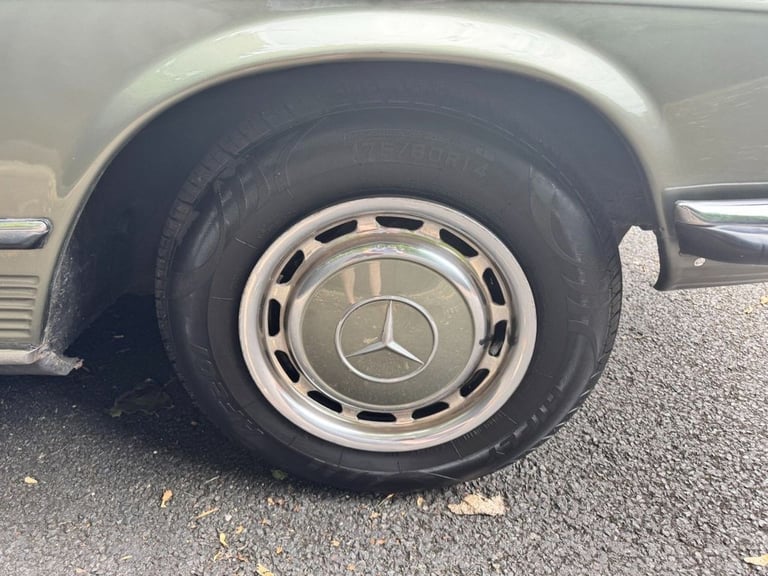 1983 A MERCEDES-BENZ SL 3.8L 2D  AUTO  218 BHP