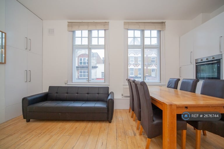 2 bedroom flat in Tooting High Street, Tooting, SW17 (2 bed) (#2676744)