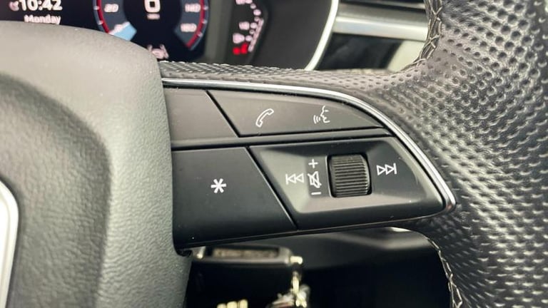 2023 Audi Q3 Black Edition 35 TFSI  150 PS 6-speed Manual SUV Petrol Manual