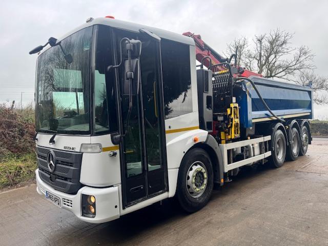 2019 69 Mercedes Econic 3235 E6 8x4 rear steer steel tipper epsilon crane & grab