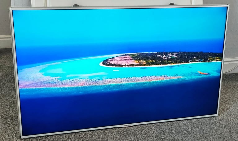 40" WHITE SAMSUNG WALL MOUNT FHD SLIM LED WIFI TV LTD APPS SCREEN MIRRORING RC & NEW WALL BRACKETS