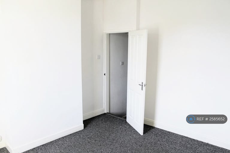 2 bedroom house in Gillett Lane, Rothwell, Leeds, LS26 (2 bed) (#2585652)