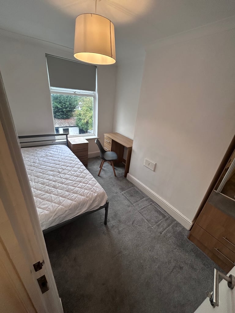 2 beautiful rooms for rent ( NG9 2BL)